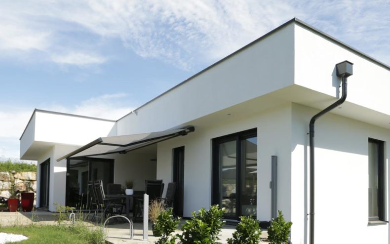Modernes Haus mit Flachdach